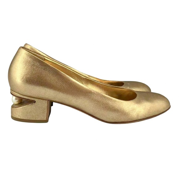 CHANEL Shoes - Chanel Interlocking CC Logo Gold Lambskin Pearl Heel Pumps Size 38